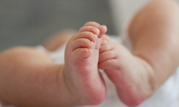 Autóba szorult egy csecsemő Hajdúszoboszlón