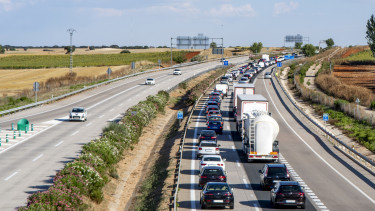 Hét kilométeres torlódás alakult ki az M1-esen baleset miatt Budapest felé