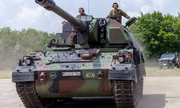 Átvette a honvédség az első magyar Panzerhaubitze 2000-es önjáró tarackot