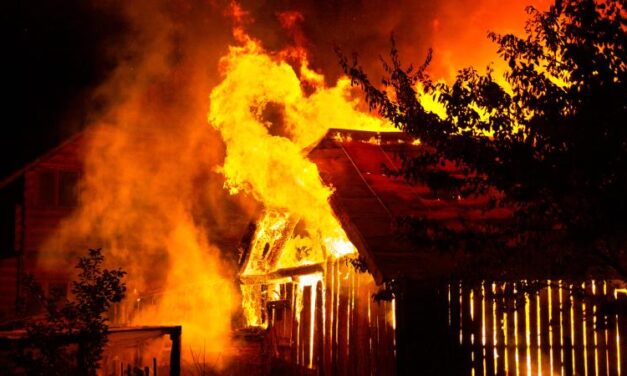 Lakatlan családi ház égett le Jákon