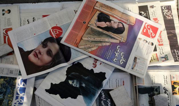 Többen meghaltak a fiatal nő halála miatt tartott tüntetésen Iránban – videók