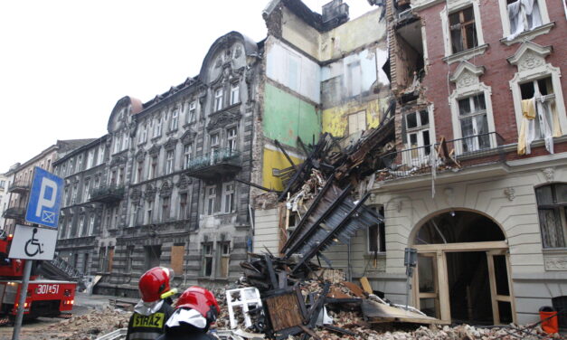 Gázrobbanás Katowicében, összedőlt egy négyszintes lakóház + galéria