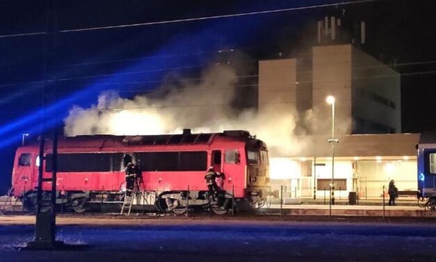 Kigyulladt a Székesfehérvárra tartó vonat mozdonya Balatonfüreden