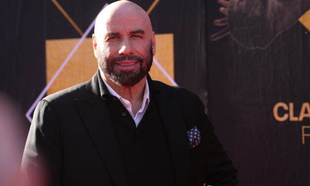 John Travolta vadonatúj külsővel sokkolta rajongóit! Nem létezik, hogy 71 éves!