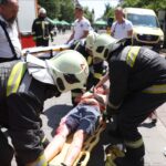 A rollerest elütötte az autó, vérben fekve várt segítségre, az autó szélvédőjén kiesett a sofőr (galéria, videó)