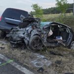 Menet közben kivették a 6 hetes gyereküket a gyerekülésből, frontálisan ütköztek, a csecsemő kirepült a kocsiból