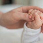 Már késő volt elindulni a kórházba – mentősök segítették világra a kis Dominikot