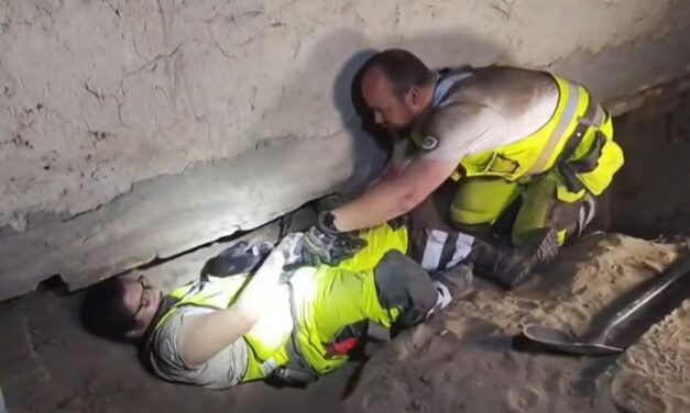 Nagy bajban volt a föld alá szorult tacskó, de jöttek a kutató-mentők + videó