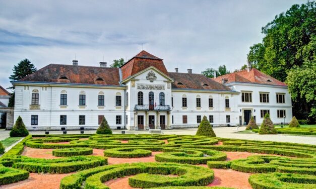 Látta már a magyar Versailles-t, a magyar Taj Mahalt? Négy csodás úti célt mutatunk!
