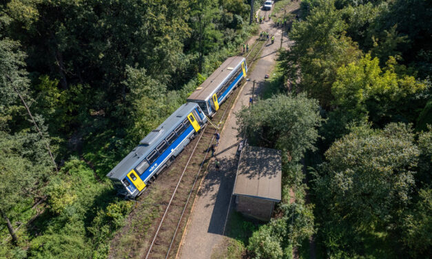 Újabb MÁV-cáfolat: a daru nem siklott ki, csak a kerekei leugrottak a sínről