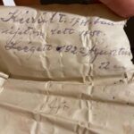 Falba rejtett százéves üzenetet találtak a Balatonnál, mutatjuk az időkapszulát