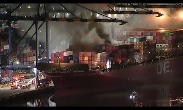 Robbanás rázta meg a Los Angeles-i kikötőt – Kigyulladt egy konténerszállító, a vészhelyzet miatt városrészeket lezártak