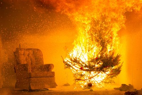 Mire kell figyelni gyertyagyújtásnál és a fadíszítésnél? – tűzvédelmi tanácsok advent idejére