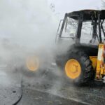 Teljesen kiégett egy munkagép, három helyről érkeztek a tűzoltók