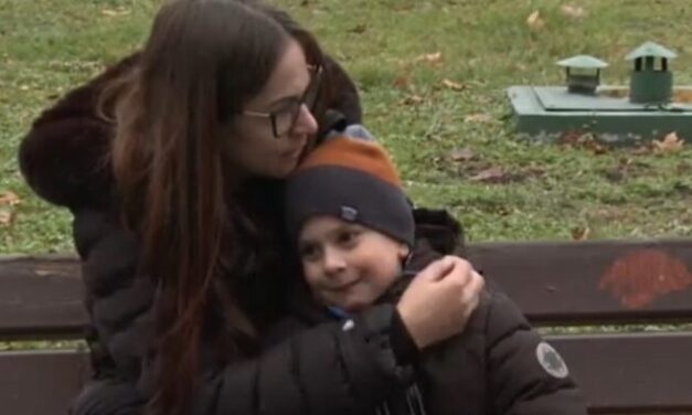Mentős szeretne lenni a kisfiú, aki megmentette az anyukája életét