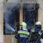 Egy nőt hoztak ki a lángok közül a tűzoltók, de nem élte túl