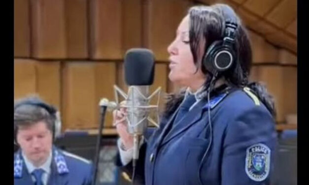 Ezt hallani kell, így énekli Cserháti Zsuzsa örökzöld dalát a várpalotai rendőrnő! (+ videó)