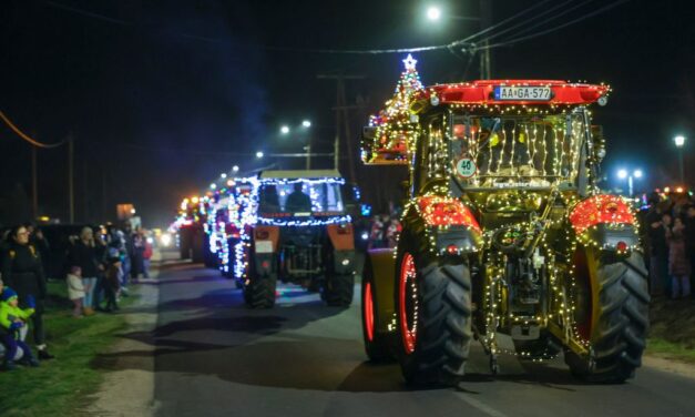 Adventi fénytraktoros parádé 2025: íme az országos lista, itt lesznek vidéken karácsonyi felvonulások!