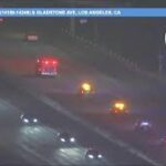 Videón, ahogyan a rendőrök egy lopott szirénázó mentőautót üldöztek este