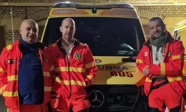 Élet-halál harc egy budapesti villamoson, másodperceken múlt egy nő élete