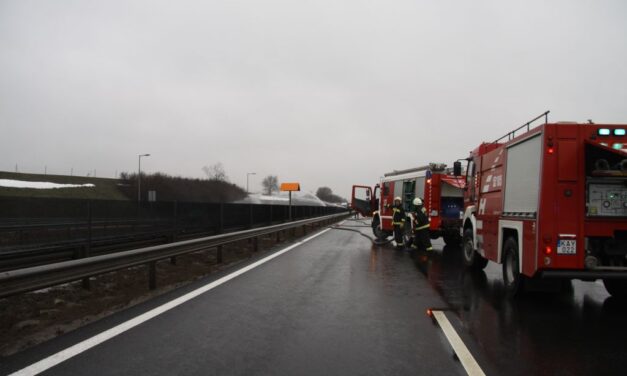 Videón az M6-oson kialakult káosz: így lőtte ki a mesterlövész az elszabadult gázpalackokat