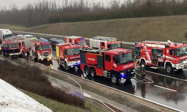 Akciófilmbe illő jelenetek az autópályán: kivonult a TEK, mesterlövész lőtte ki a lángoló palackokat (+videó)