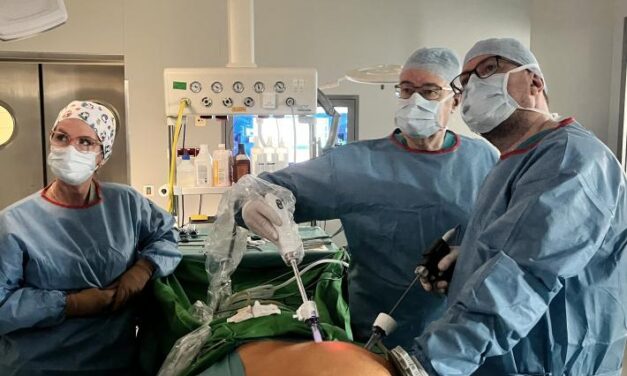 Két házaspár részvételével megható csodaműtétet végeztek Pécsett