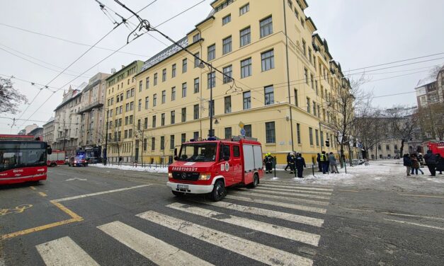 Tűz volt a Fazekas Mihály Gimnázium alagsorában, ezer ember hagyta el az épületet