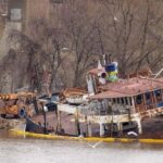 Rejtélyes hajó futott zátonyra: 20 éve senki sem tudja, hogy került a folyópartra