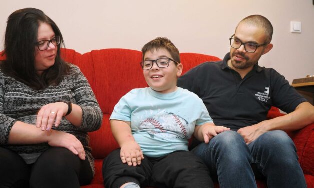 Simi sétapadot kapott, ami segíti abban, hogy később maga is tudjon sétálni