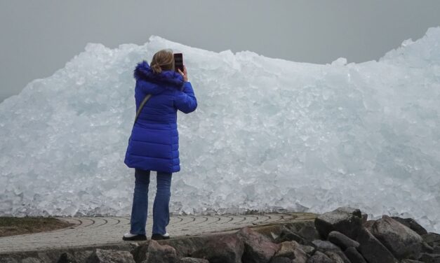 Kristályokba zárt tél – A Balaton jéggé dermedt hullámai hegyekké nőttek (galéria + videó)