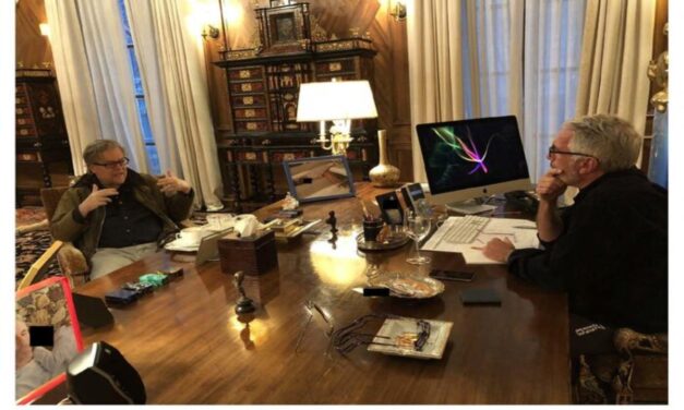 Trump volt tanácsadója arról levelezett Epsteinnel, hogyan csinálják ki politikailag Ferenc pápát