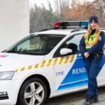 A gárdonyi rendőrnő, aki tűzoltóként kezdte, járőrparancsnokként szolgál, és a világot is egyedül járja