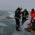 A jég halálos csapdája: tűzoltók mentettek életeket