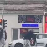 VIDEÓ – Megdöbbentő felvételek a pécsi balhéról, kórházba került a megszúrt férfi