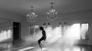 Paróka, rothadó lábak, törött bordák – megrázó részleteket tár fel az új Michael Jackson-dokumentumfilm