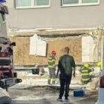 Leomlott az észak-komáromi ügyfélközpont tetőrésze, egy ember meghalt a balesetben +helyszíni fotók