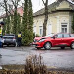 Gyermek is megsérült a csabai balesetben, mentők vitték el –fotók, videó