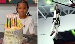 Sikítások és pánik: hat méter magasból zuhant le a születésnapját ünneplő kisfiú – videó