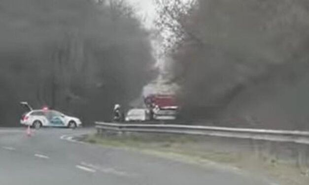 Négy autó ütközött Veszprémben – videón a helyszínelés pillanatai