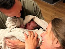 Megható mentés: percek alatt segítették világra az újszülöttet