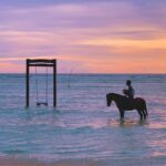 Egész évben 31 fok, nincsenek autók az álomszigeten: a „világ legjobban úszható tengere” veszi körül