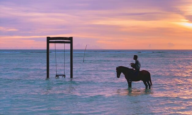 Egész évben 31 fok, nincsenek autók az álomszigeten: a „világ legjobban úszható tengere” veszi körül