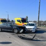 Komoly baleset történt Pécsen: gyerekek is voltak a karambolozó autóban