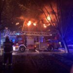 Eltört a gerince, felismerhetetlenre égett az arca: az életéért küzd a legendás DJ, aki a budakeszi tűzvészben sérült meg súlyosan