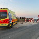 Hétfői buszbaleset: Mindenkit kórházba szállítottak, többen csonttörést szenvedtek (FOTÓK)