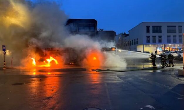 Benzinnel leöntötte, majd felgyújtotta magát egy férfi egy svájci buszon