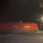 Felnyitott sorompónál haladt át a vonat a Budapest–Belgrád-vonalon, de a MÁV szerint ez megfelel az előírásoknak