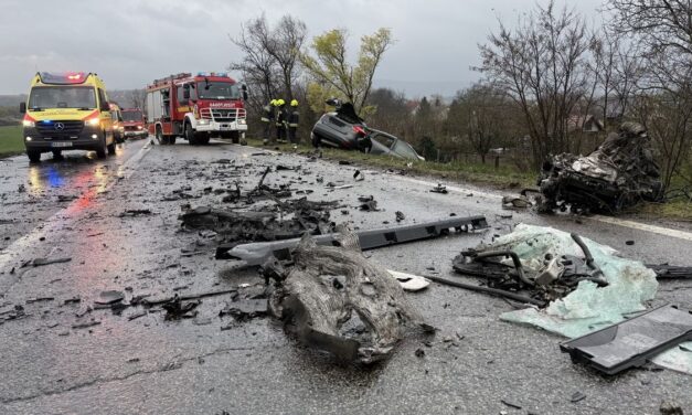 Drámai felvételeken a hétvégi halálos baleset, mentőhelikopter is érkezett a helyszínre (FOTÓK+VIDEÓ)