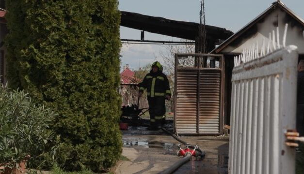 Tonfával és kalapáccsal ütötte volt feleségét, majd rágyújtotta a szobát, de az asszony így is életben maradt
